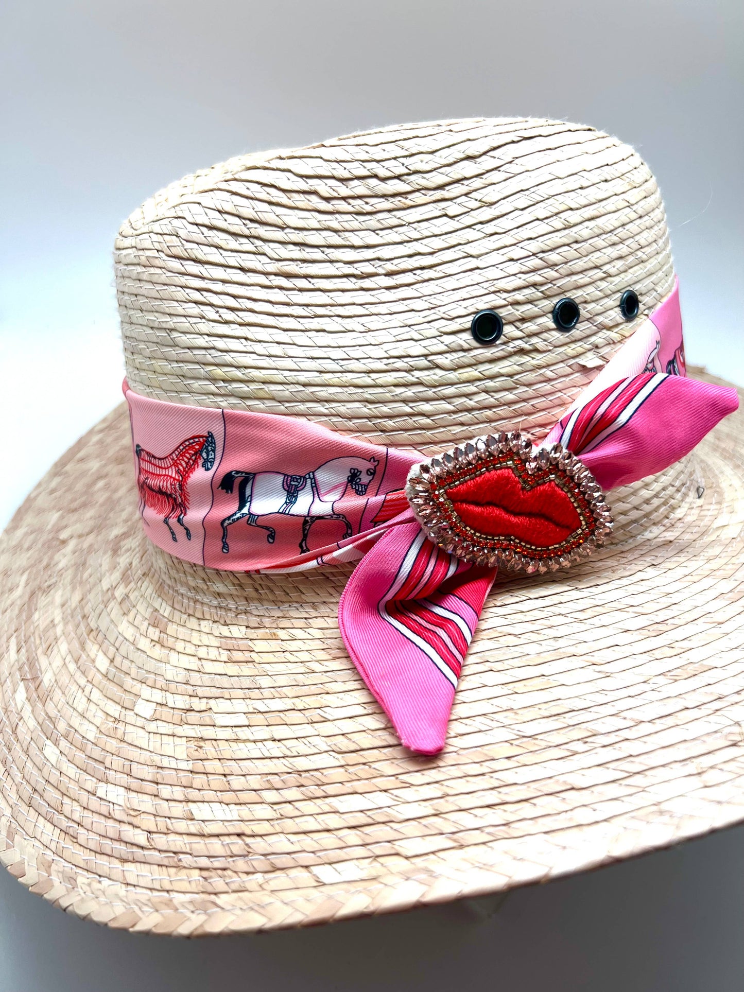 Lip Brooch Pink