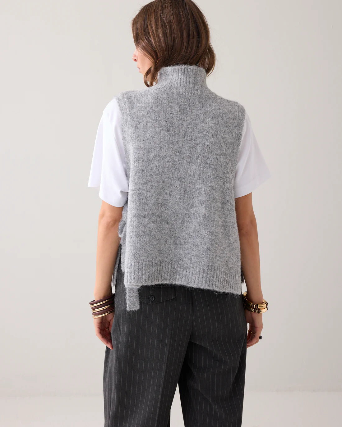 SUMMUM Grey Bee Sweater Vest