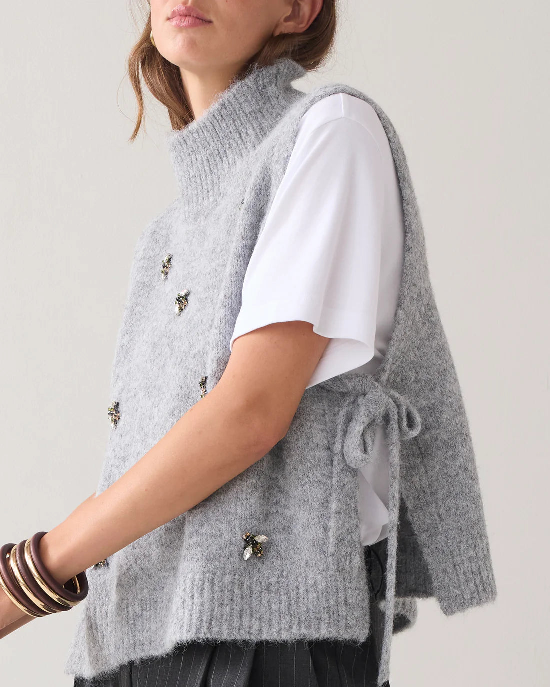 SUMMUM Grey Bee Sweater Vest