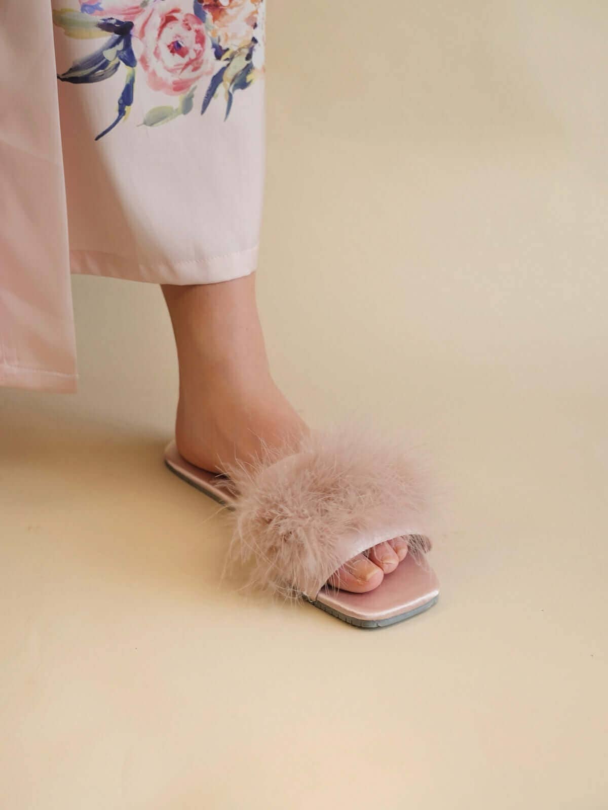 Shoe | Pink Feather Slippers | 9/10