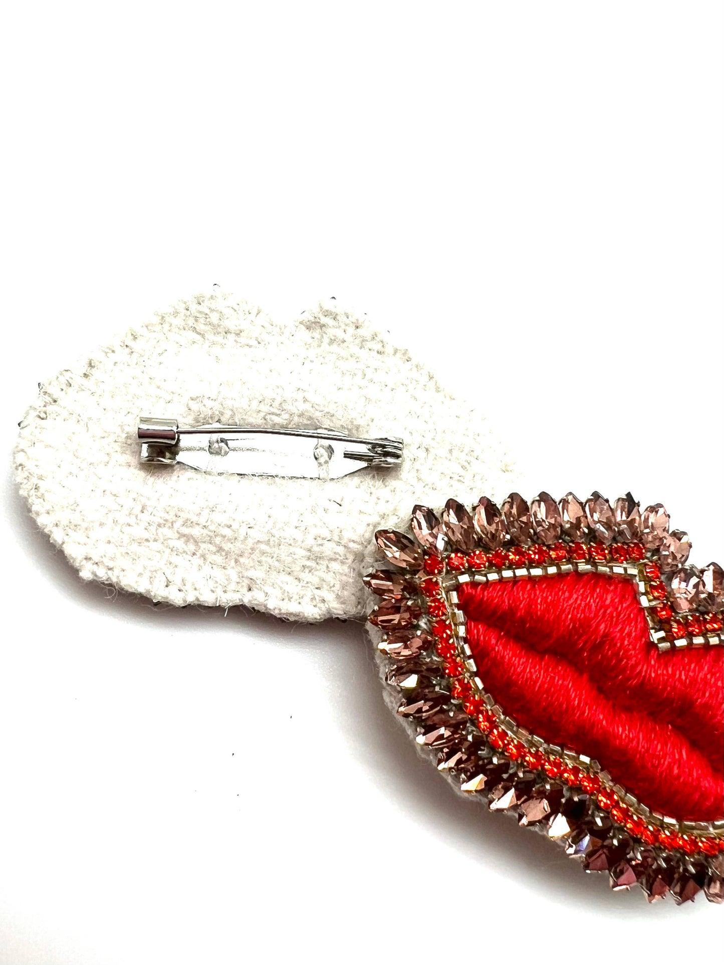 Lip Brooch Red