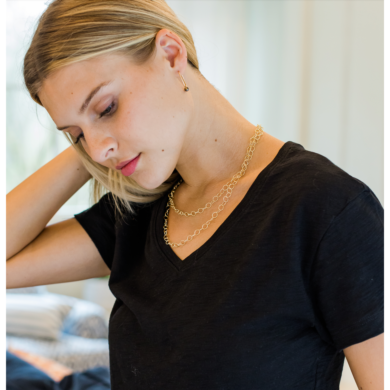 Tee | Erin Gray Black V Neck | M