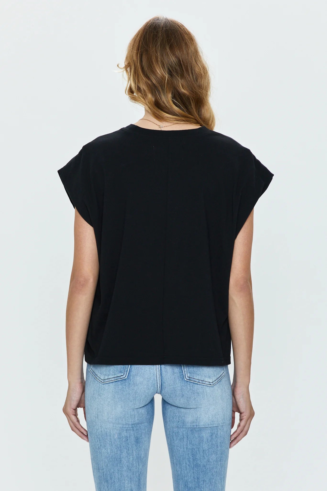 Tee | Black Pistola Trina | S