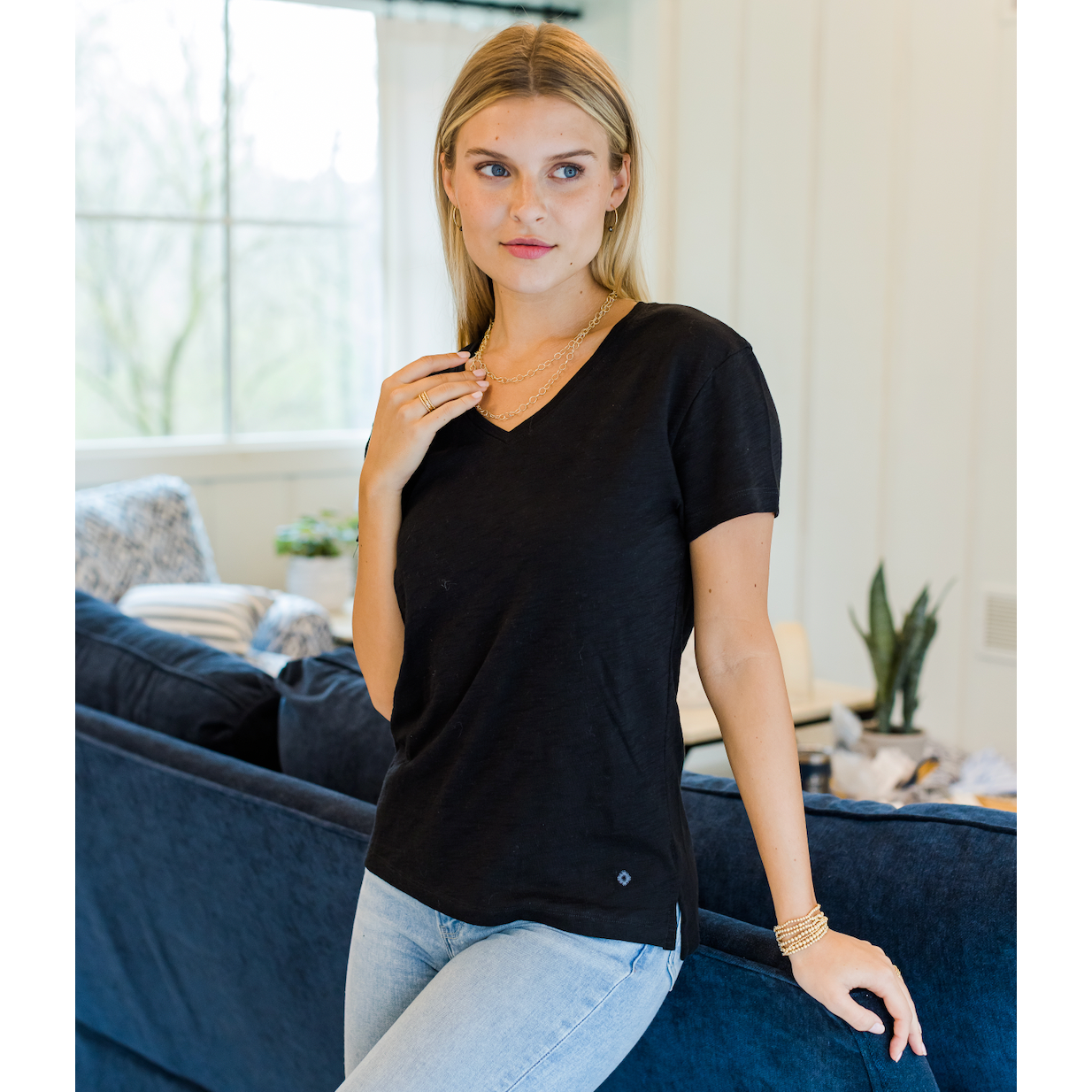 Tee | Erin Gray Black V Neck | XL